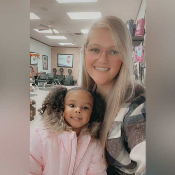 Meet your Posher, Danielle - Picture 1 of 1